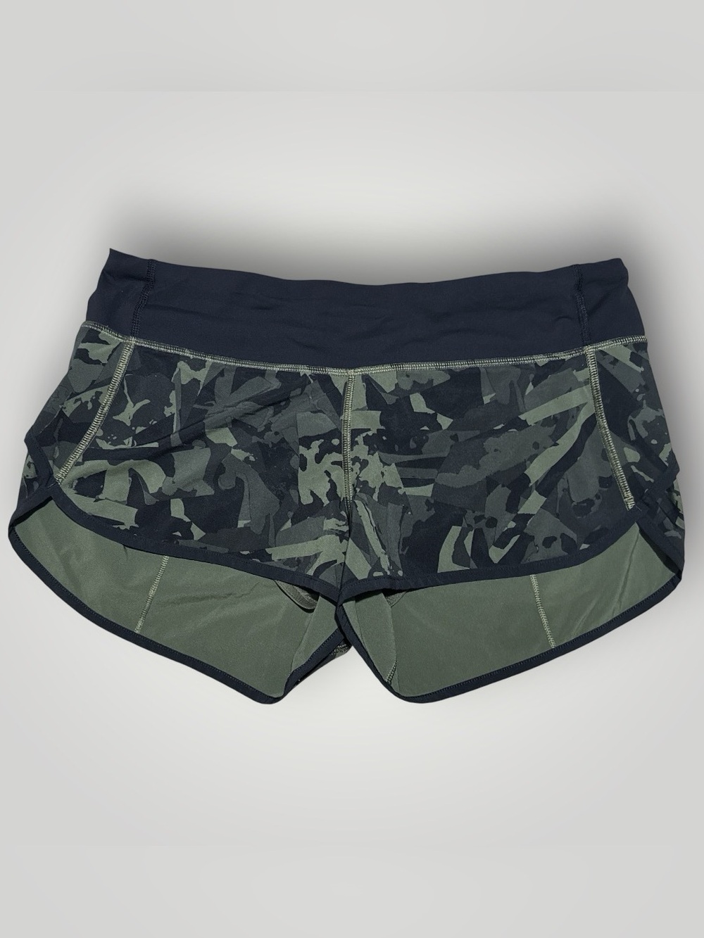 lululemon athletica SPEED SHORTS 4-WAY STRETCH POP CUT FATIGUE GREEN/BLK CAMO 6